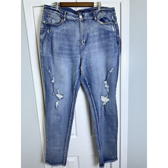 Judy Blue boyfriend fit distressed jeans 24w JB88440 44x33 - Picture 1 of 8